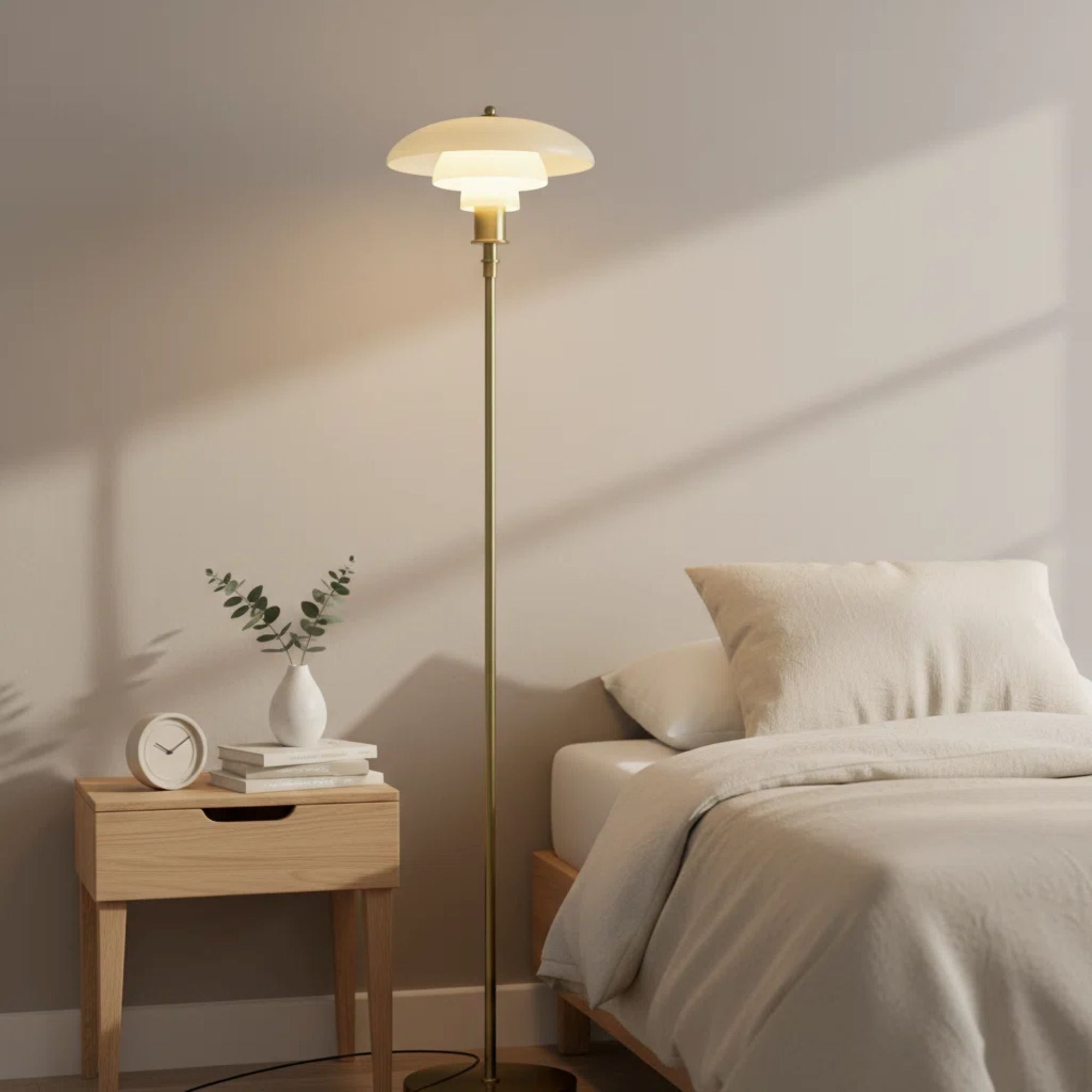 Layered Reflector Floor Lamp in Brushed Gold and White