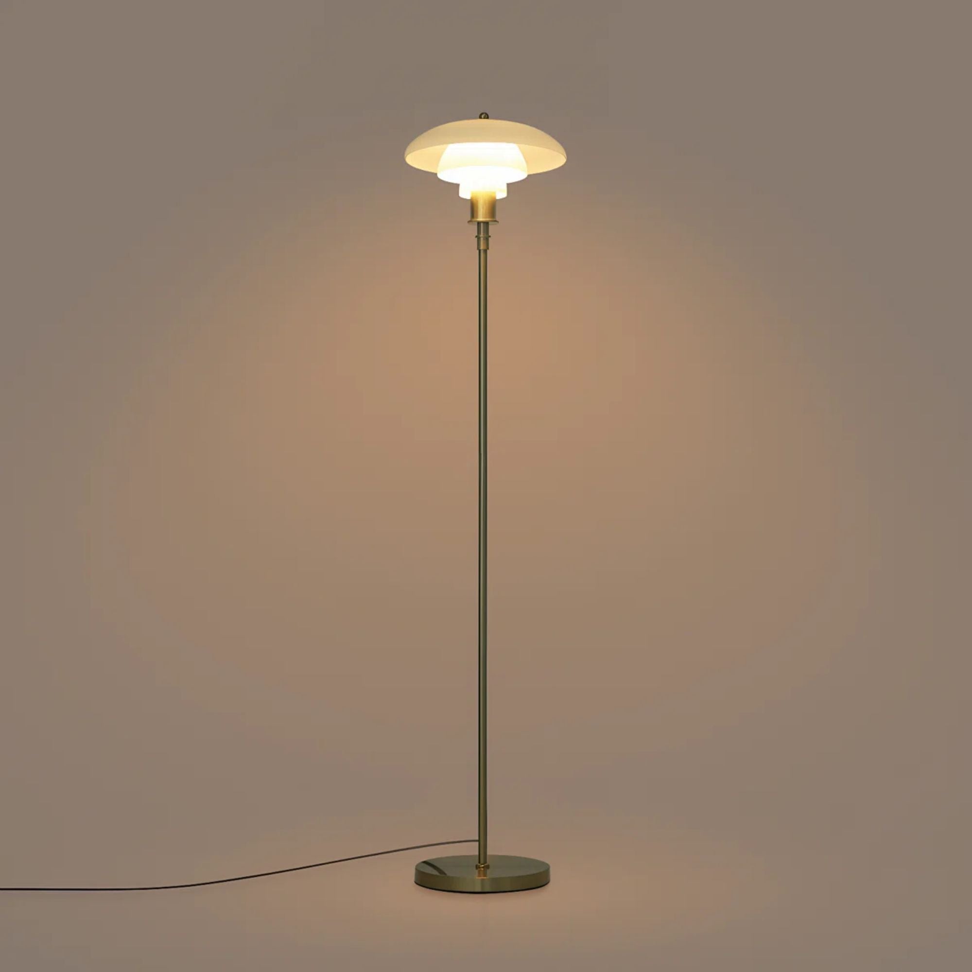 Layered Reflector Floor Lamp in Brushed Gold and White