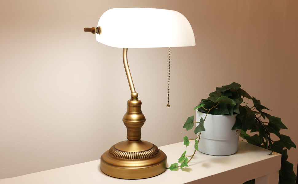 Green Banker's Desk Lamp with Pull Chain