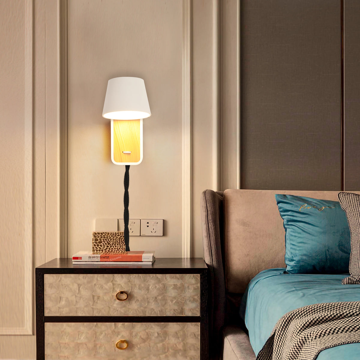 6W 3000K Warm White LED
Provides soft, warm illumination for comfortable bedside reading.